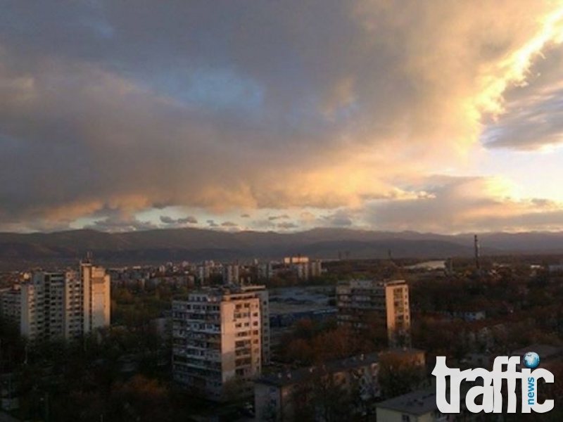 Петъчният ден идва със слънце и си отива с облаци