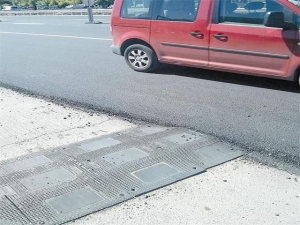 От бързане асфалтираха „легнал полицай”