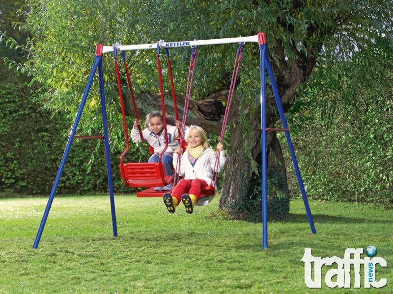 КЗП проверява люлки и катерушки в София