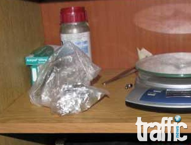 Осъдиха десетокласник, носил в себе си марихуана и амфетамини