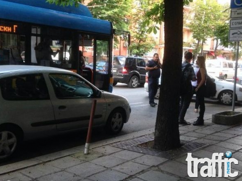 Екшън в тролей! Пътниците са заложници на шофьора СНИМКИ 