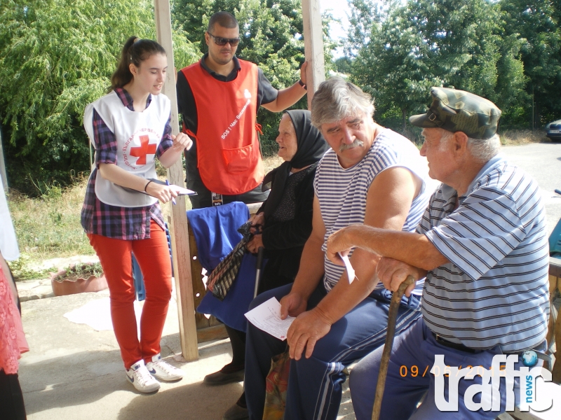 Зов за помощ! Десетки доброволци помогнаха на възрастни хора