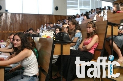 239 отличници влизат в ПУ още на предварителните изпити