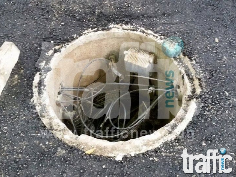 Първо в TrafficNews: Дете падна в шахта на нова велоалея! СНИМКИ
