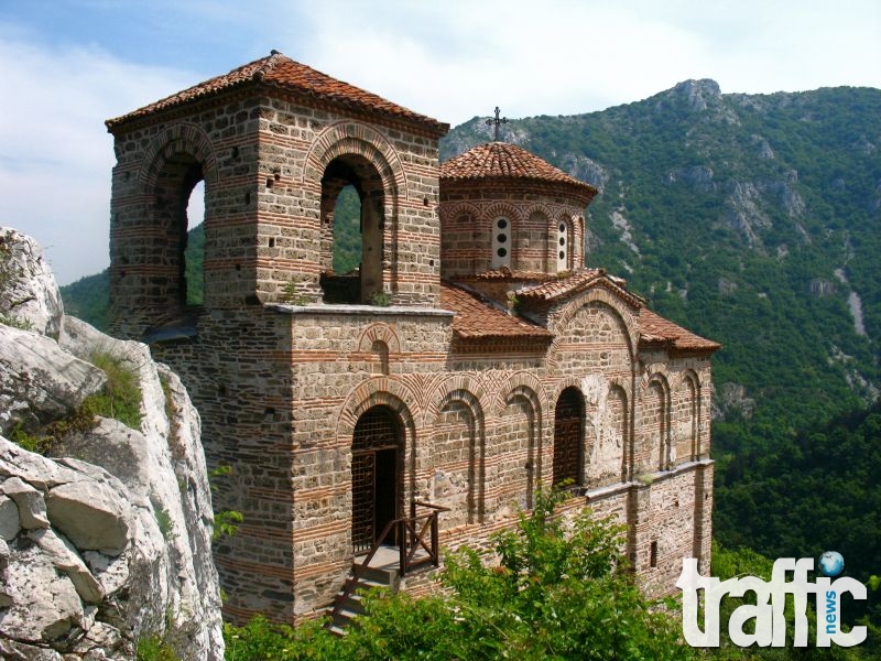 Не дават Асеновата крепост на Бачковския манастир