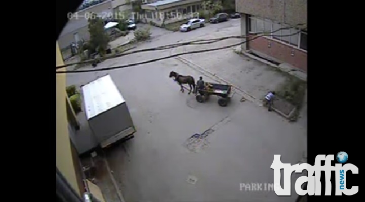 Роми крадат капаци на шахти до сграда на ГДБОП ВИДЕО