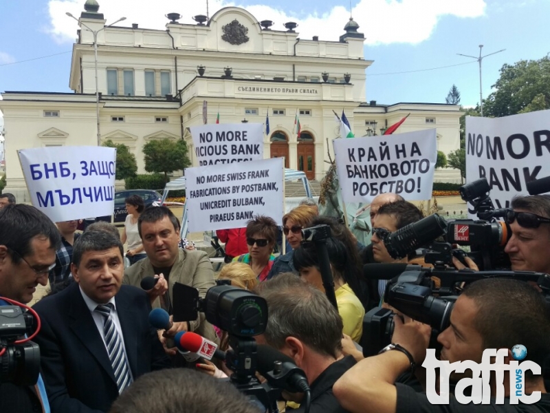 Славчо Атанасов подкрепи протестиращи пред Парламента срещу произвола на банки и монополи 
