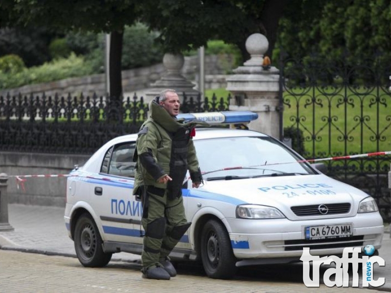 Съмнителен багаж в двора на Австрийското посолство в София отцепи района