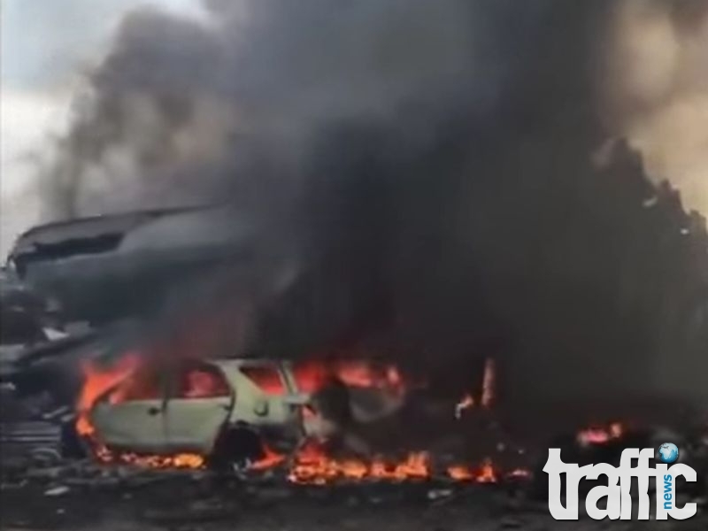 Военен самолет падна в Индонезия ВИДЕО