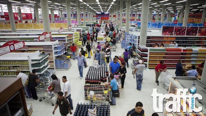 Гърците опразниха рафтовете в супермаркетите