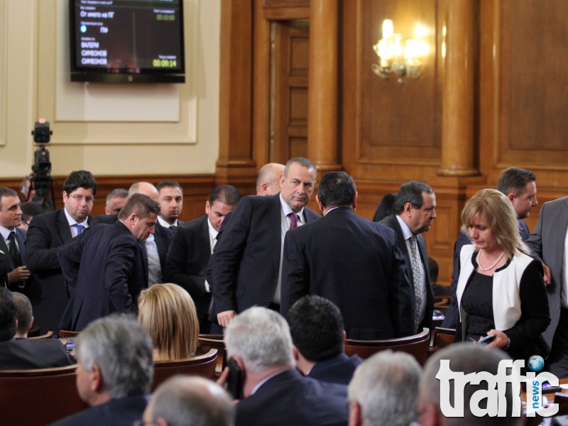 Скандал в парламента: ДПС прекъсна заседанието