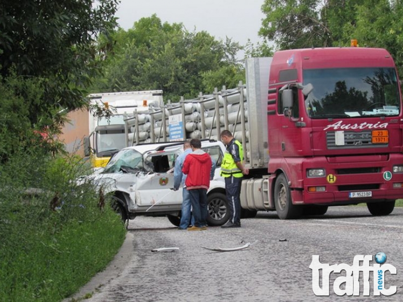 Тежка катастрофа на пътя Русе-Бяла! Има загинал и ранени СНИМКИ 