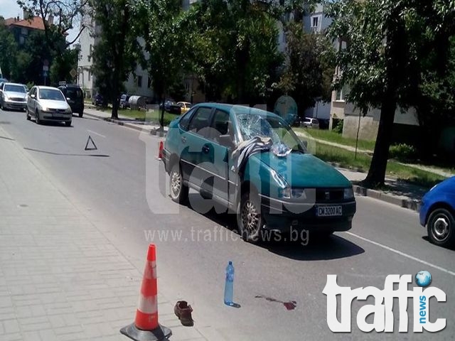 Снимка от мястото, където автомобил помете пешеходец в Пловдив 