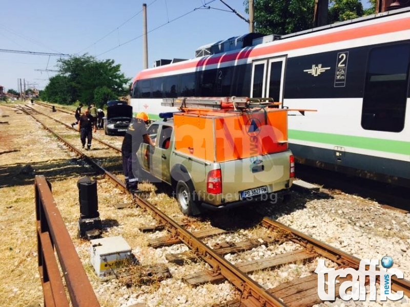 ВИДЕО от катастрофата между влак и автомобил в Пловдив! Първите реакции на пътниците