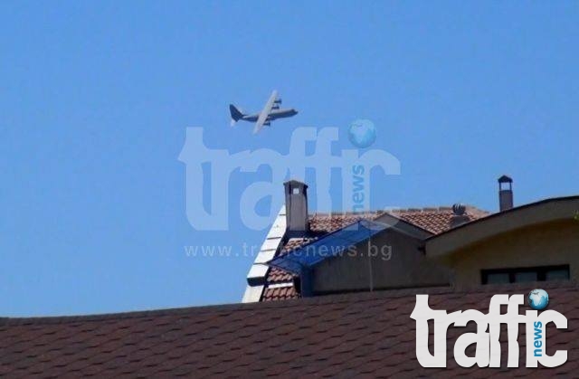Военно положение в Пловдив: Самолети летят опасно ниско над центъра ВИДЕО
