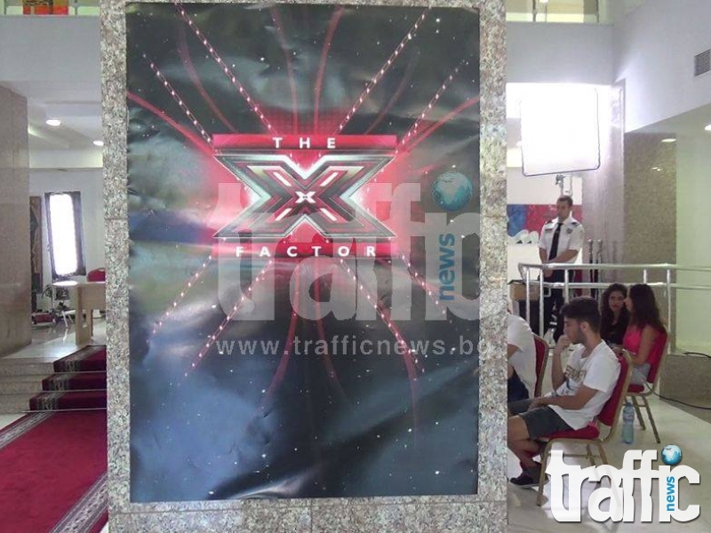 Вижте пловдивчаните, които атакуваха сцената на X Factor под тепетата ВИДЕО 