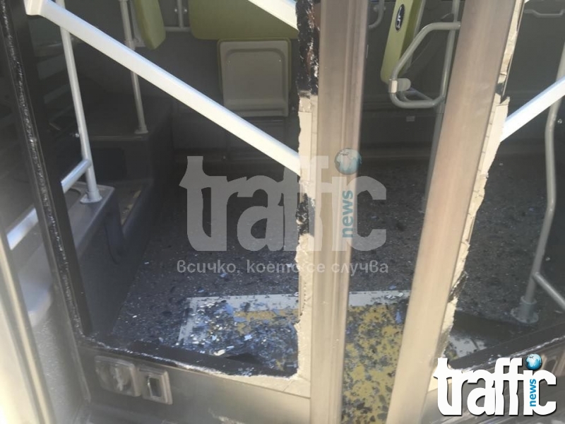 Жена нацели автобус в центъра на Пловдив, пътници са пострадали