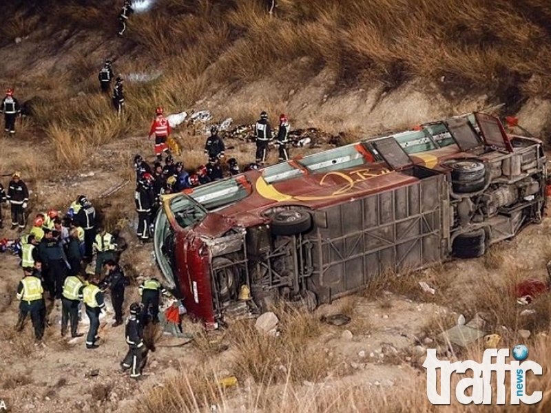 16 души загинаха при сблъсък на два автобуса ВИДЕО