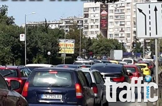  Ад край морето! Километрични задръствания в Бургас заради колите от курортите СНИМКИ 