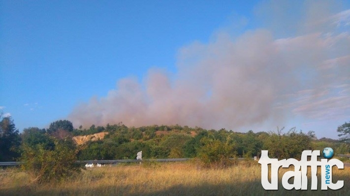 Нов голям пожар: 100 пожарникари се борят с бедствието край Казанлък