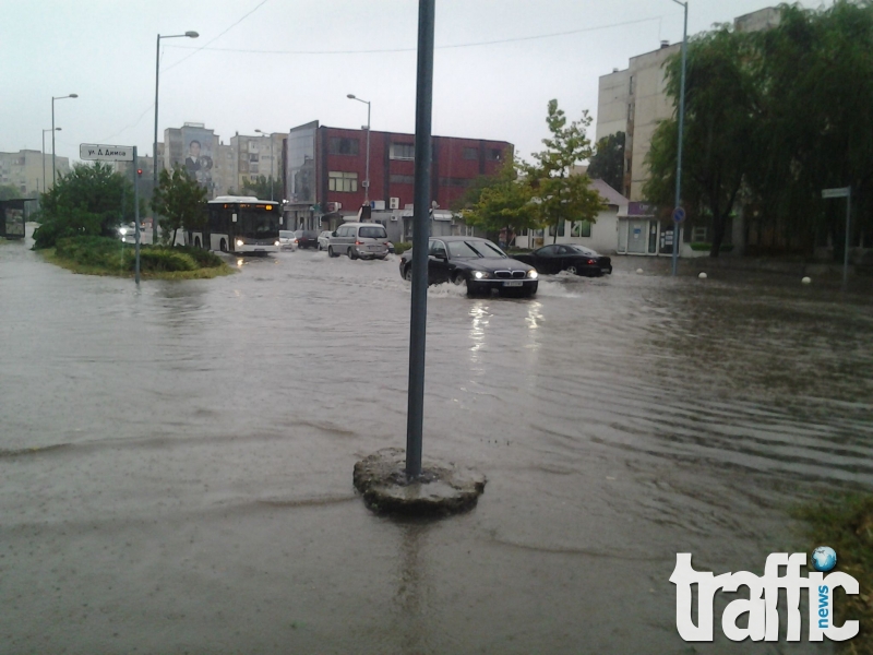 Обстановката след потопа в Пловдив към този час СНИМКИ