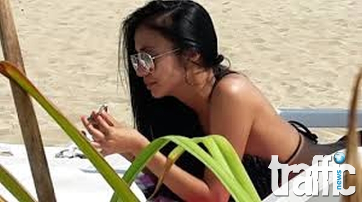 Певицата Ани Хоанг пуши трева на плажа