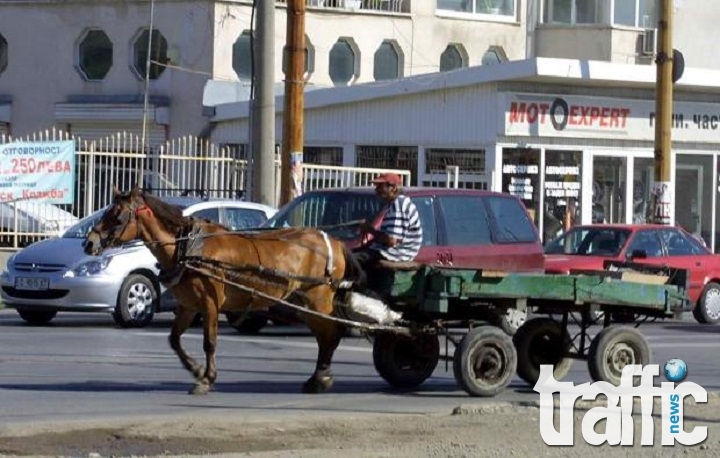 След скандал на пътя: Цигани скочиха от каруцата си и пребиха от бой водач на 