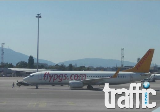 Двигателят на турския самолет отказал в небето