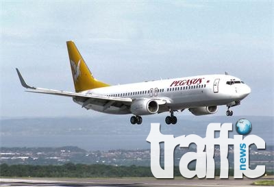 Турски самолет кацна аварийно на Летище София, пожарни и линейки са на място