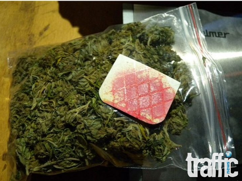 Ченгета откриха тайник за дрога между етажите на панелка