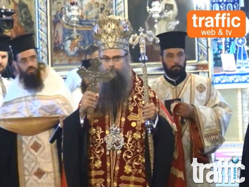 Тотев не уважи молебена на митрополит Николай ВИДЕО