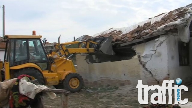 Драмата в Гърмен продължава, багерите отново в махалата