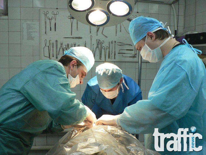 Световноизвестен хирург осигури нормален живот на трима пловдивчани