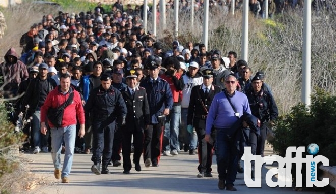 Задържаха над 700 бежанци до границата на България