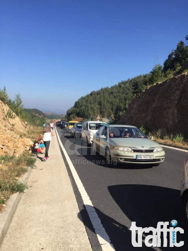 Голямото пътуване започна! Километрични задръствания на Маказа СНИМКИ