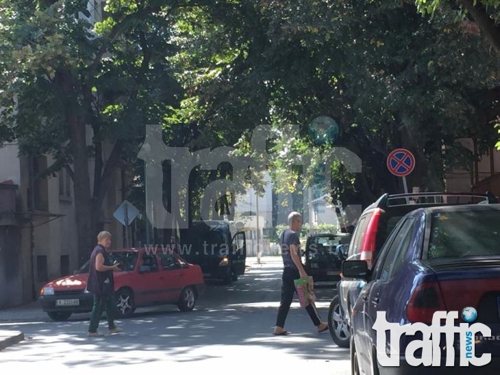 Наглеци обърнаха натоварена улица в Пловдив на бащиния СНИМКИ 