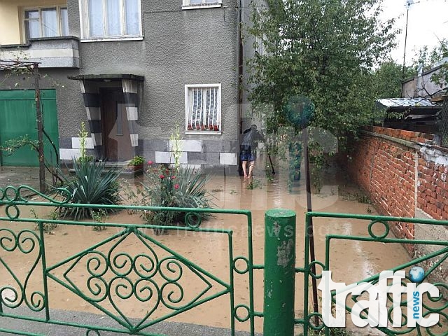 Вижте ВИДЕО и СНИМКИ от бедствието в Поповица
