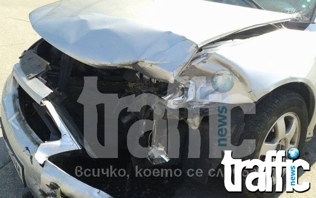 Товарна кола изтряска 29-годишна жена с Дачия на Асеновградско шосе