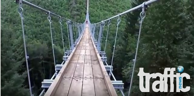 В Германия откриха 400-метров мост, разположен на височина 100 м. ВИДЕО