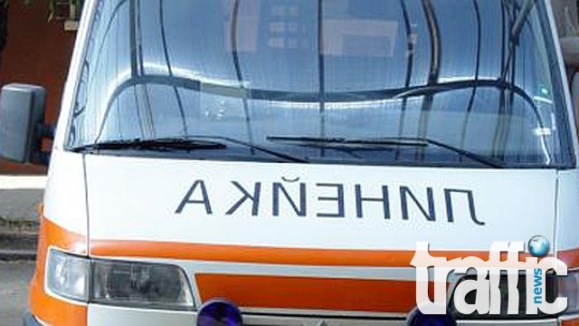 Шофьор на товарен автомобил се блъсна в сграда 