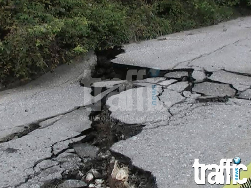 Десетки хора евакуирани тази нощ в Горни Воден заради свлачище