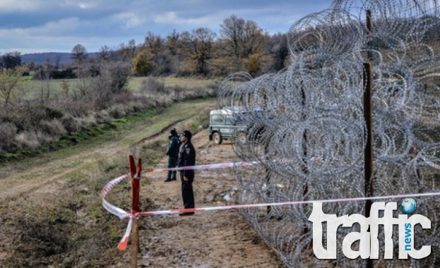 Каналджия опита да прегази полицаи, те му спукали гумите