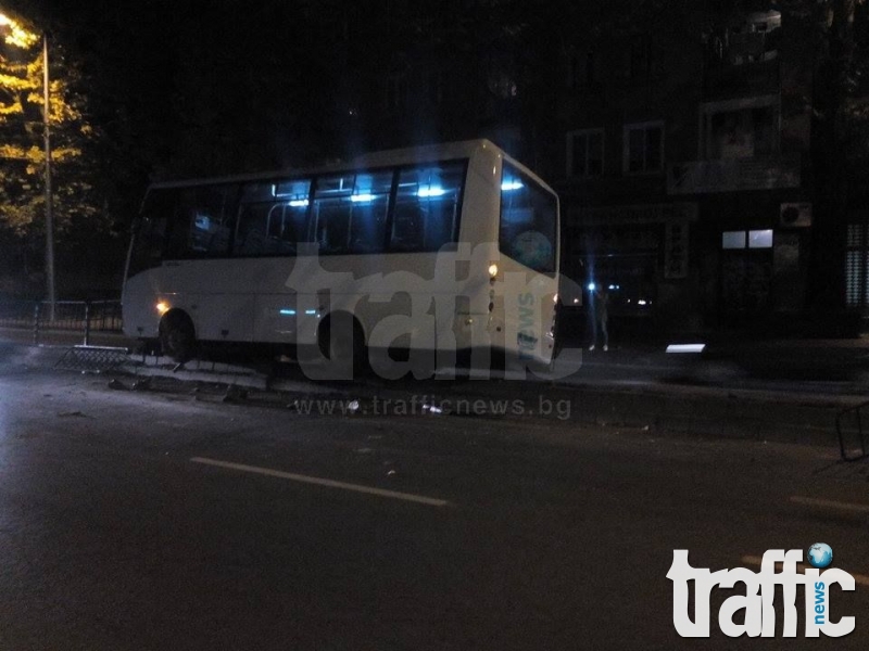 Ауди Q7 е засякло автобуса, катастрофирал в Пловдив! ВИДЕО