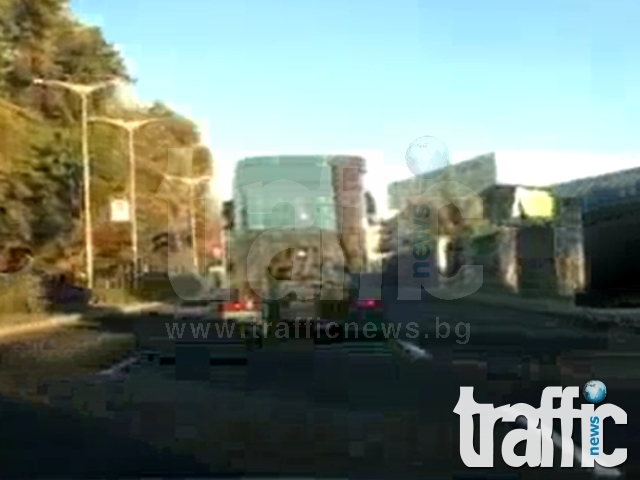 Камион хвърчи с 100 км/ч край Панаира ВИДЕО