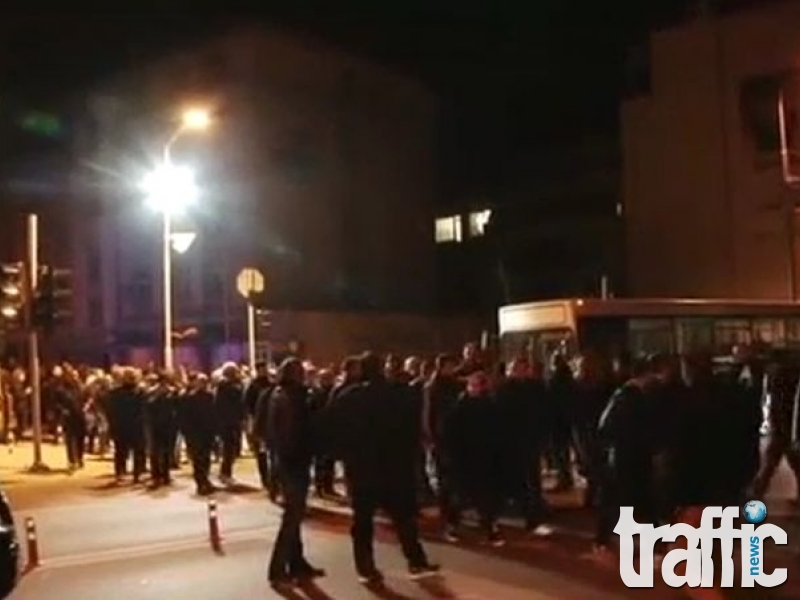 Над 100 полицаи и военнослужещи протестират в Пловдив СНИМКИ