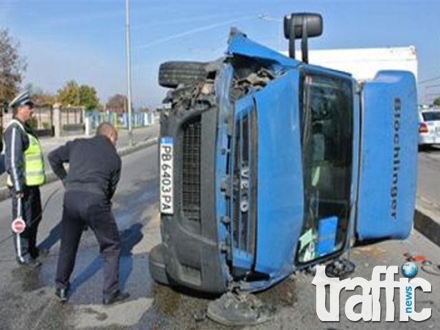 Пловдивски шофьор обърна бус заради оса! 