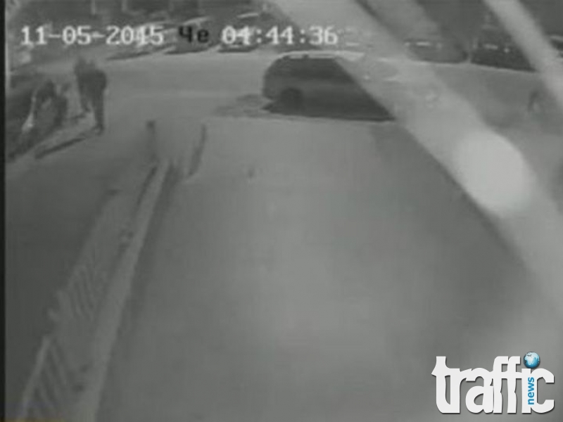 Апаши задигат кола от закрит паркинг - чупят охранителната камера ВИДЕО