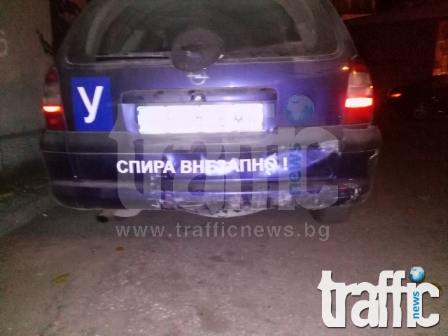 Мерцедес се заби в учебен автомобил в Пловдив СНИМКИ