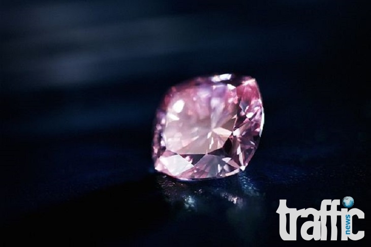 Китаец купи розов диамант на търг за рекордните 28,5 милиона долара
