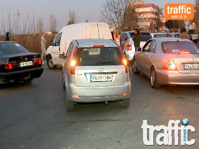 Невиждана блокада на пътя Пловдив-Пазарджик ВИДЕО